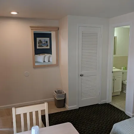 Crystal Sands Motel