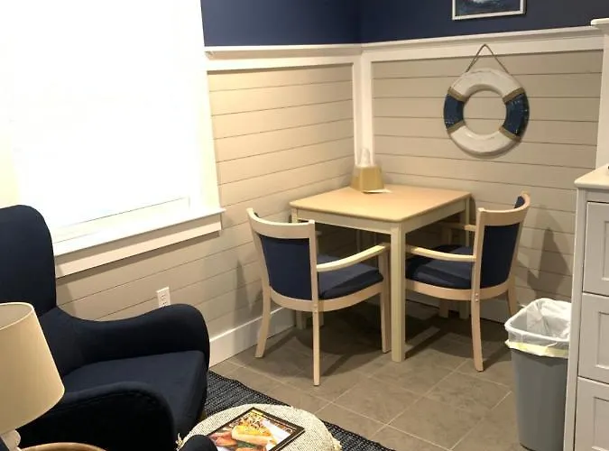 Crystal Sands Motel