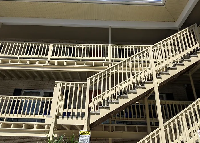 Motel Crystal Sands 2*