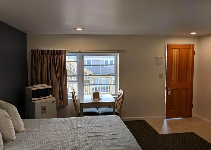 Crystal Sands Motel