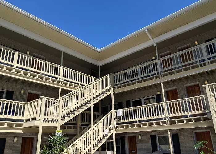 Crystal Sands Motel