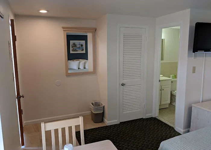 Crystal Sands Motel