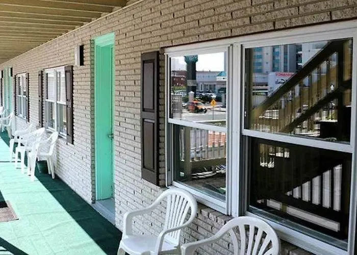 Crystal Sands Motel 2*